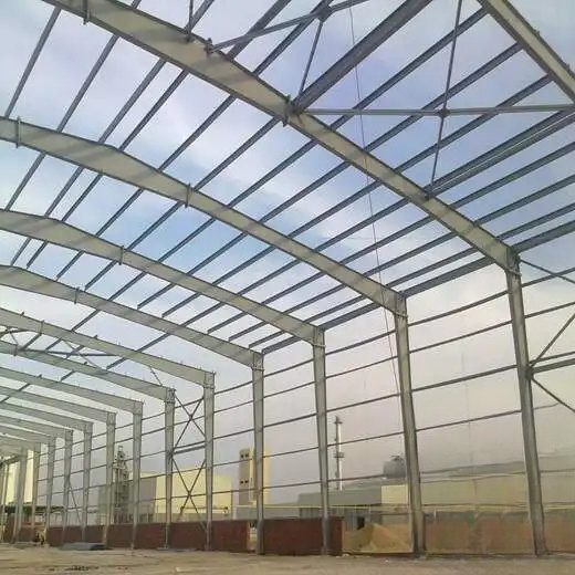 بناء المستودعات والهناجر في الرياض: التخطيط والهيكل والتشطيب